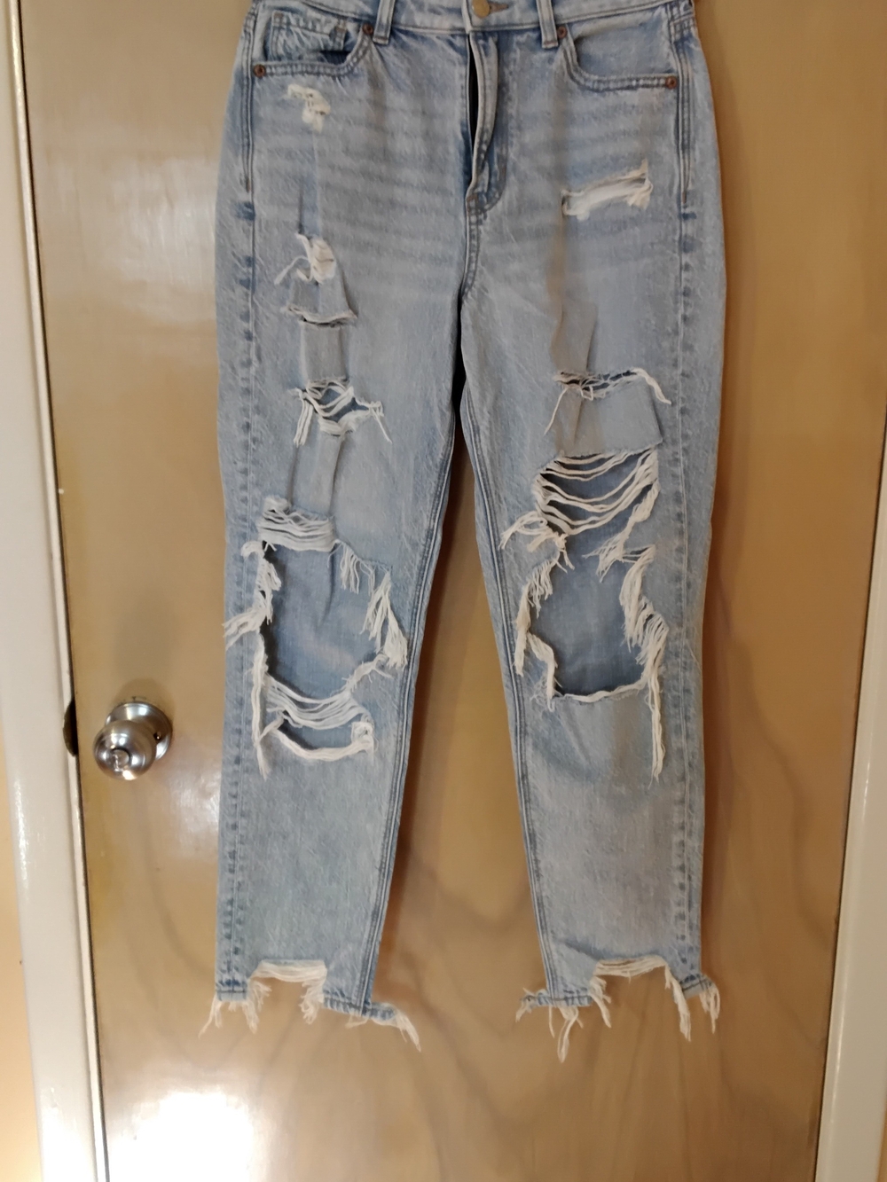 American Eagle Outfitters Light Blue Distressed Boyfriend Jeans